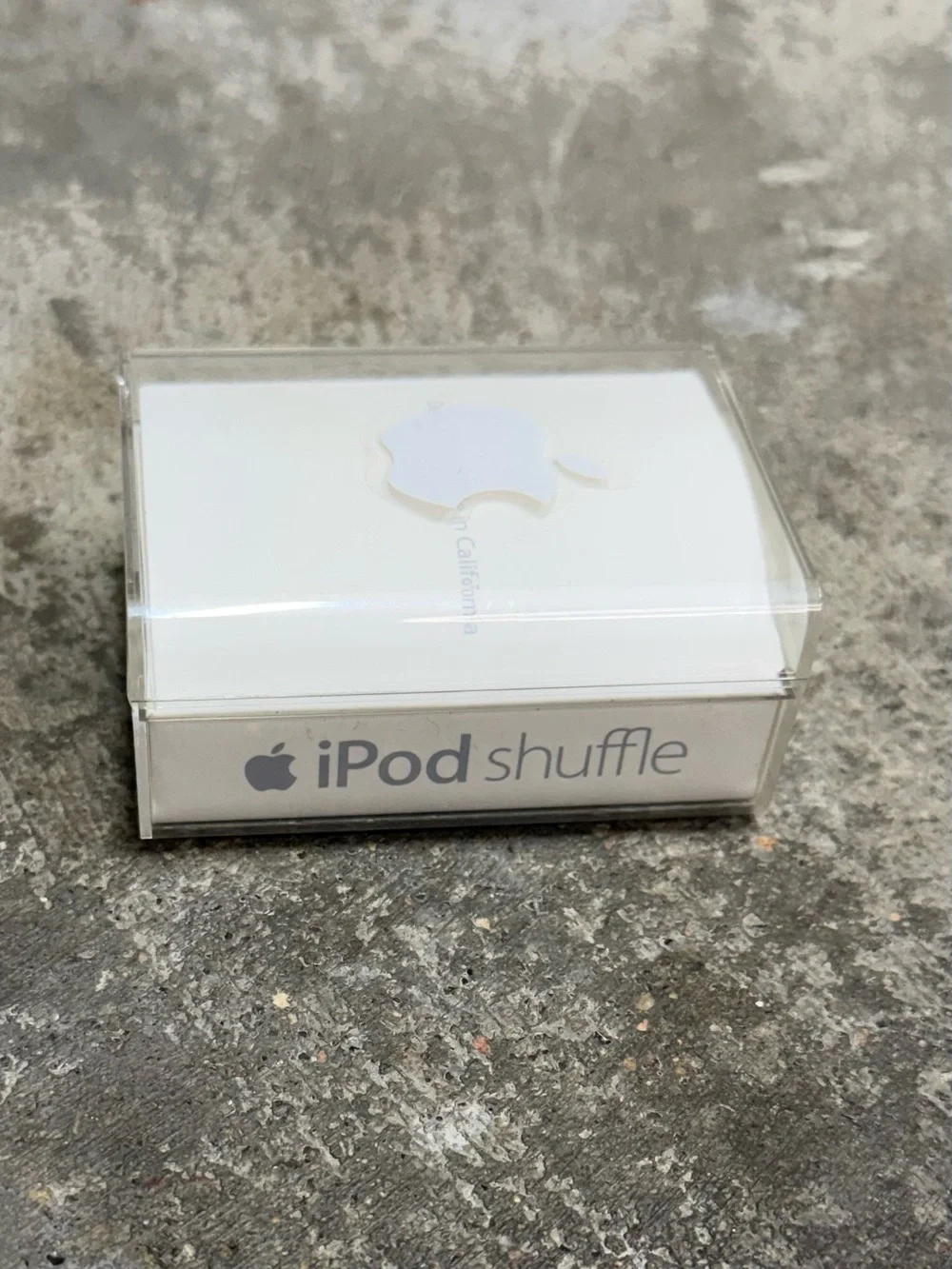 Apple iPod Shuffle 2nd Gen 1GB Gold Complete w/ Case Tested Working